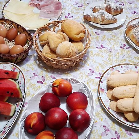 Su Fassoi Cabras Bed & Breakfast エクステリア 写真