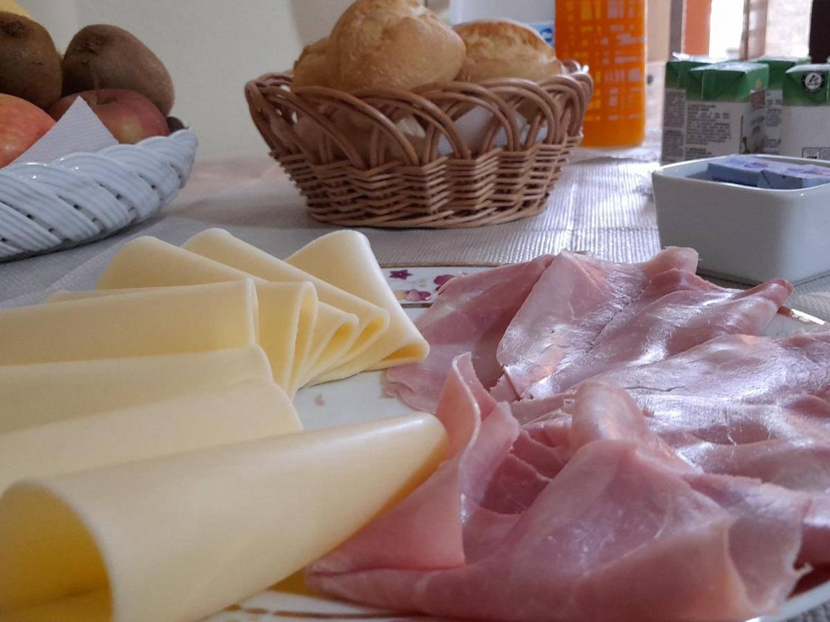 Su Fassoi Cabras Bed & Breakfast エクステリア 写真